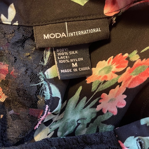 Silk and Lace see-through blouse, black with roses - Picture 7 of 7